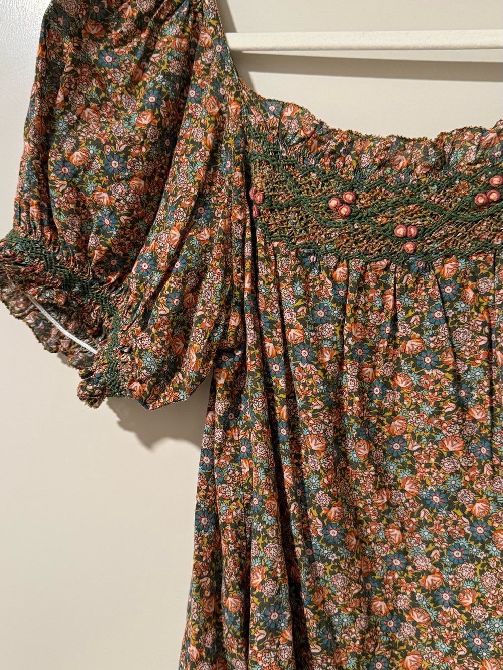Doen Floral Smocked Puff-Sleeve Women’s Top in Green and Rust - XS